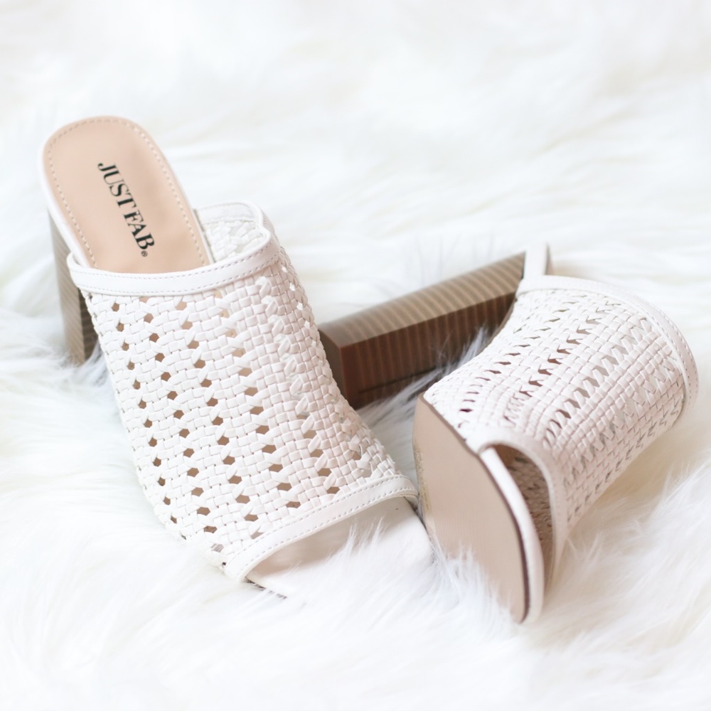 ✨NEW✨ White block heel mule sandal, sz 6.5